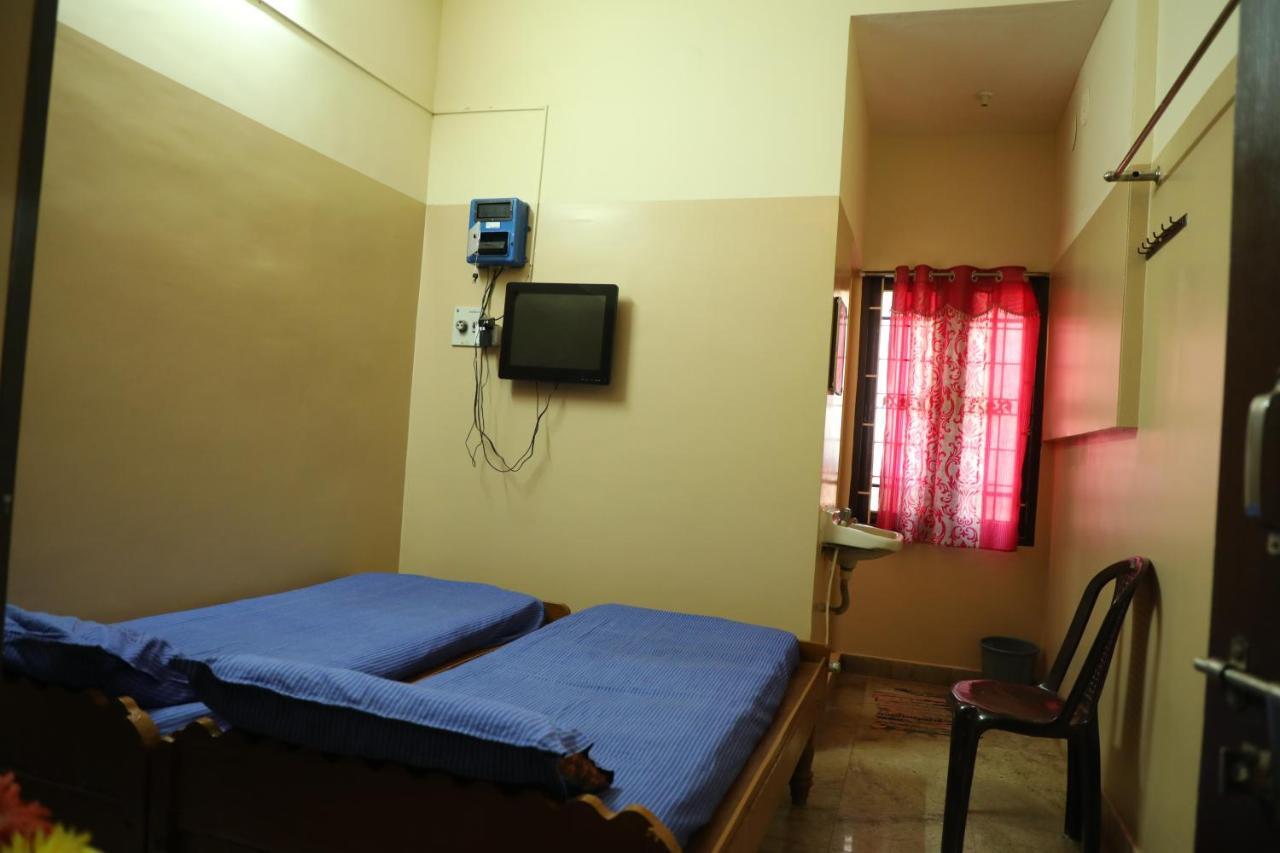 Hotel R. Ve. R Residency Tańdźawur Zewnętrze zdjęcie
